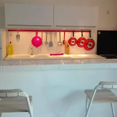 F2 Au Calme Avec Parking Gratuit Apartmán